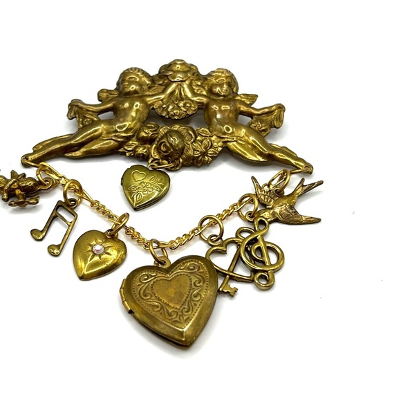 Charming Gold Brass Cherub Babies Angel Brooch with Heart Charms Locket Brooch - Picture 3 of 11